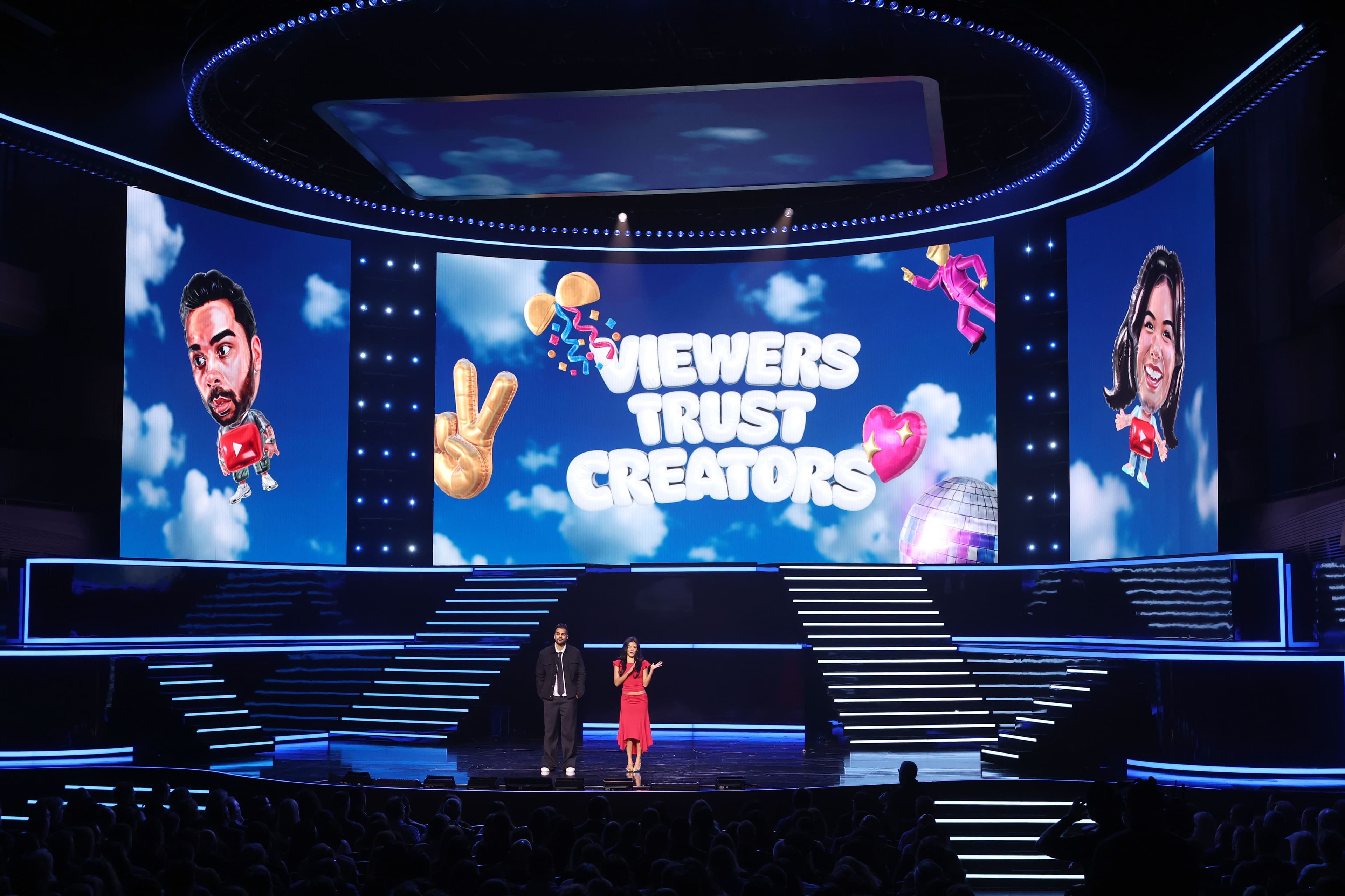 Stage screen reading "VIEWERS TRUST CREATORS" with a host on the circular stage